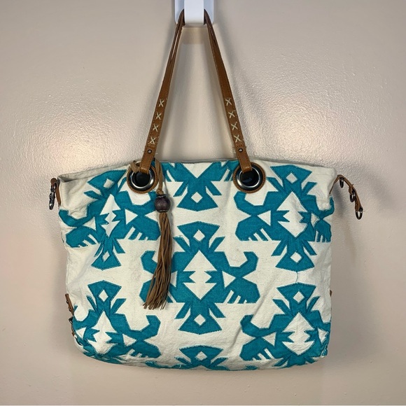 Lucky Brand Handbags - VTG y2k Lucky Brand Large Embroidered Canvas Leather Shoulder Bag